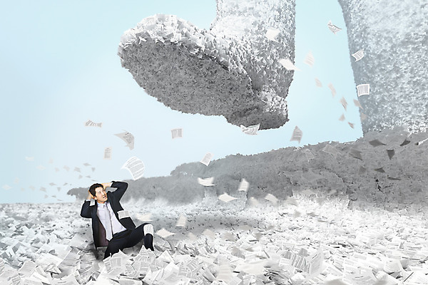 PSD 편집이미지 남자 종이 비즈니스 발 스트레스 한명 사람 성인 3D 한국인 업무 비즈니스맨 문서 여러장 거인 남자한명만 성인남자만 이미지편집 편집3D 1 다수 동양인 신체부위 작업 직장인 디지털합성 남자만 성인만 파일형식