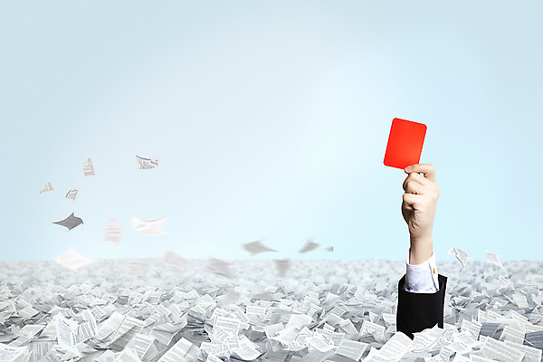 PSD 편집이미지 손 종이 비즈니스 경고 사람 신체부위 3D 비즈니스맨 문서 여러장 레드카드 이미지편집 편집3D 카드프레임 남자 다수 프레임 직장인 카드_놀이용품 디지털합성 파일형식