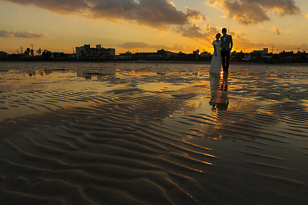포토 JPG 주간 전신 구름 커플 여자 남자 행복 신부 바다 웨딩드레스 신랑 결혼 신혼부부 하늘 한국 서기 사람 동양인 20대 성인 야외 두명 앞모습 제주도 노을 로맨틱 한국인 분위기 추억 특별함 청년만 성인만 국내포토 자연요소 부부 드레스 감정 아시아 뷰포인트 컨셉 관계 모션 인종 이벤트 청년 신혼 파일형식