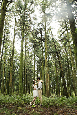 포토 JPG 주간 전신 나무 커플 여자 남자 행복 신부 웨딩드레스 신랑 결혼 신혼부부 자연 한국 서기 미소 사람 동양인 20대 성인 야외 두명 옆모습 제주도 로맨틱 한국인 분위기 추억 숲 청순 특별함 청년만 성인만 국내포토 자연요소 식물 부부 드레스 감정 아시아 뷰포인트 컨셉 관계 모션 표정 인종 이벤트 청년 생태계 신혼 파일형식