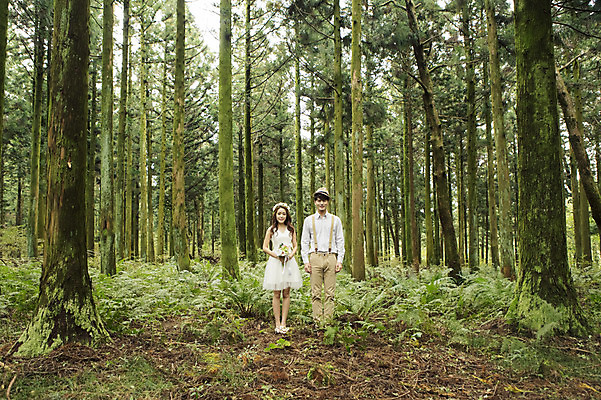 포토 JPG 주간 전신 나무 커플 여자 남자 행복 신부 부케 웨딩드레스 신랑 결혼 신혼부부 자연 한국 들기 사람 동양인 20대 성인 야외 두명 앞모습 제주도 로맨틱 한국인 분위기 추억 숲 청순 특별함 청년만 성인만 국내포토 자연요소 식물 부부 드레스 감정 아시아 뷰포인트 꽃다발 컨셉 관계 모션 인종 이벤트 청년 생태계 신혼 파일형식