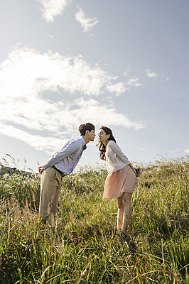 포토 JPG 주간 전신 구름 커플 여자 남자 행복 신부 부케 신랑 결혼 신혼부부 하늘 키스 한국 따뜻함 서기 들기 사람 동양인 20대 성인 야외 두명 옆모습 제주도 로맨틱 한국인 분위기 추억 억새 청순 특별함 청년만 성인만 국내포토 자연요소 식물 부부 감정 아시아 뷰포인트 꽃다발 컨셉 관계 모션 인종 이벤트 청년 애정표현 신혼 파일형식
