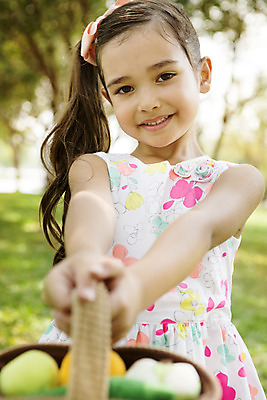 포토 JPG 주간 외국인 해외기획촬영 공원 여자 행복 여유 어린이 채소 자연 2014년태국 한명 서기 들기 사람 소녀 상반신 야외 앞모습 10대 농장 바구니 체험학습 즐거움 주기 여자만 여자한명만 소녀만 국내포토 자연요소 1 공공시설 감정 뷰포인트 농업 모션 청소년 인종 체험 생태계 어린이만 파일형식