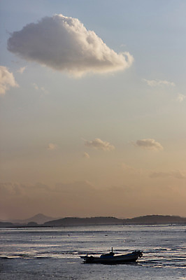 포토 JPG 주간 구름 아시아 바다 섬 자연 하늘 한국 풍경 해변 사람없음 야외 노을 일몰 어선 전라남도 육지 갯벌 순천 선박 국내포토 자연요소 나라 수상교통 배_교통 전라도 생태계 파일형식