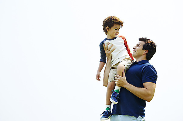 포토 JPG 주간 전신 외국인 해외기획촬영 남자 아들 어린이 가족 하늘 2014년태국 서기 들기 사람 상반신 성인 야외 두명 앞모습 부모 마주보기 자녀 아빠 즐거움 부자지간 남자만 국내포토 자연요소 감정 뷰포인트 관계 모션 인종 파일형식