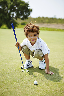 포토 JPG 주간 전신 외국인 해외기획촬영 남자 어린이 골프 골프장 골프공 2014년태국 한명 미소 사람 앉기 잔디 야외 앞모습 아웃포커스 골프채 즐거움 남자만 남자한명만 어린이만 소년만 소년한명만 국내포토 자연요소 식물 1 감정 뷰포인트 공 스포츠시설 모션 골프용품 촬영기법 표정 인종 구기 파일형식