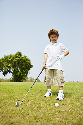 포토 JPG 주간 전신 외국인 나무 해외기획촬영 남자 어린이 허리손 골프 골프장 골프공 2014년태국 한명 서기 미소 사람 잔디 야외 앞모습 골프채 즐거움 남자만 남자한명만 어린이만 소년만 소년한명만 국내포토 자연요소 식물 1 감정 뷰포인트 포즈 공 스포츠시설 모션 골프용품 표정 인종 구기 파일형식