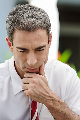 포토 JPG 주간 서양인 외국인 백인 해외기획촬영 남자 여유 2013년태국 40대 중년 비즈니스 한명 사람 앉기 정장 손짓 상반신 성인 야외 앞모습 아웃포커스 턱괴기 직장인 비즈니스맨 고민 남자만 남자한명만 성인남자만 성인한명만 성인남자한명만 중년만 중년남자만 중년남자한명만 성인만 국내포토 자연요소 직업 1 옷 감정 뷰포인트 모션 촬영기법 인종 파일형식