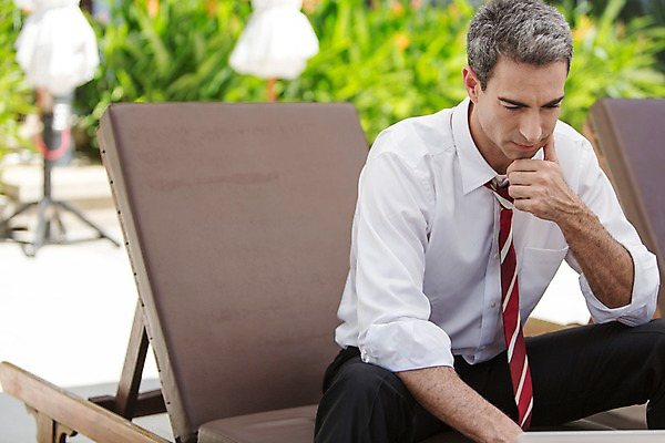 포토 JPG 주간 서양인 외국인 백인 해외기획촬영 남자 여유 2013년태국 40대 중년 생각 비즈니스 한명 사람 앉기 정장 손짓 상반신 성인 야외 앞모습 턱괴기 직장인 비즈니스맨 고민 선베드 남자만 남자한명만 성인남자만 성인한명만 성인남자한명만 중년만 중년남자만 중년남자한명만 성인만 국내포토 자연요소 직업 1 옷 감정 뷰포인트 의자 모션 인종 파일형식