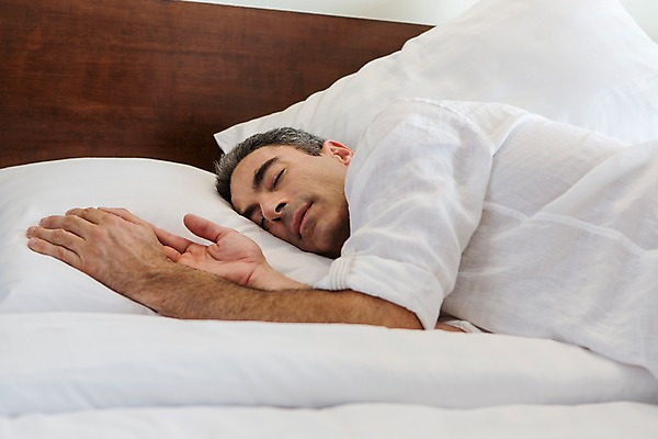 포토 JPG 서양인 외국인 백인 해외기획촬영 남자 2013년태국 40대 중년 베개 호텔 휴식 실내 한명 사람 상반신 성인 옆모습 눕기 눈감음 침대 잠 남자만 남자한명만 성인남자만 성인한명만 성인남자한명만 중년만 중년남자만 중년남자한명만 성인만 국내포토 1 뷰포인트 가구 컨셉 침구 모션 숙소 인종 내부 파일형식