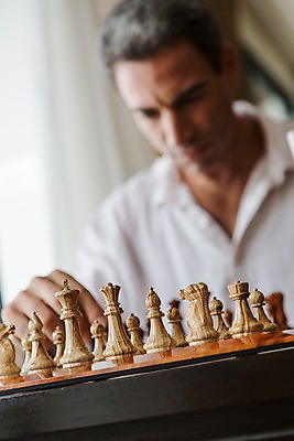 포토 JPG 서양인 외국인 백인 해외기획촬영 남자 2013년태국 40대 중년 호텔 휴식 실내 한명 사람 상반신 성인 아웃포커스 게임 체스말 체스 남자만 남자한명만 성인남자만 성인한명만 성인남자한명만 중년만 중년남자만 중년남자한명만 성인만 국내포토 1 컨셉 놀이 숙소 촬영기법 인종 내부 말_게임 파일형식