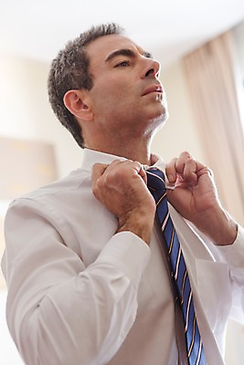 포토 JPG 서양인 외국인 백인 해외기획촬영 남자 2013년태국 40대 중년 비즈니스 호텔 넥타이 휴식 실내 한명 서기 사람 정장 상반신 성인 옆모습 직장인 비즈니스맨 출근준비 매기 남자만 남자한명만 성인남자만 성인한명만 성인남자한명만 중년만 중년남자만 중년남자한명만 성인만 국내포토 직업 1 잡화 옷 뷰포인트 컨셉 모션 숙소 인종 내부 출근 파일형식