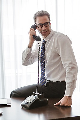 포토 JPG 서양인 외국인 백인 해외기획촬영 남자 안경 2013년태국 40대 중년 비즈니스 탁자 호텔 실내 한명 들기 사람 정장 상반신 성인 직장인 비즈니스맨 통화 걸터앉기 남자만 남자한명만 성인남자만 성인한명만 성인남자한명만 중년만 중년남자만 중년남자한명만 성인만 안경낌 국내포토 직업 1 잡화 옷 가구 모션 숙소 앉기 인종 내부 파일형식