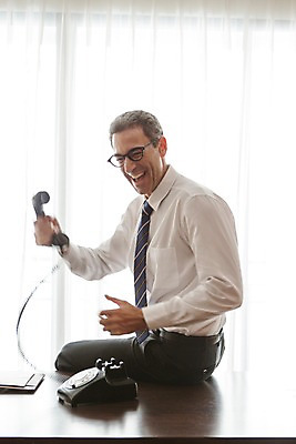 포토 JPG 서양인 외국인 백인 해외기획촬영 남자 안경 2013년태국 40대 중년 비즈니스 탁자 호텔 실내 한명 미소 들기 사람 정장 상반신 성인 기쁨 직장인 비즈니스맨 전화기 통화 걸터앉기 남자만 남자한명만 성인남자만 성인한명만 성인남자한명만 중년만 중년남자만 중년남자한명만 성인만 안경낌 국내포토 직업 1 잡화 옷 감정 가구 모션 숙소 표정 앉기 인종 내부 파일형식