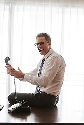 포토 JPG 서양인 외국인 백인 해외기획촬영 남자 안경 2013년태국 40대 중년 비즈니스 탁자 호텔 실내 한명 미소 들기 사람 정장 상반신 성인 기쁨 직장인 비즈니스맨 전화기 통화 걸터앉기 남자만 남자한명만 성인남자만 성인한명만 성인남자한명만 중년만 중년남자만 중년남자한명만 성인만 안경낌 국내포토 직업 1 잡화 옷 감정 가구 모션 숙소 표정 앉기 인종 내부 파일형식