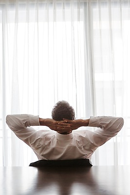 포토 JPG 서양인 외국인 백인 해외기획촬영 남자 2013년태국 40대 중년 비즈니스 탁자 호텔 휴식 실내 한명 사람 앉기 정장 상반신 성인 뒷모습 직장인 비즈니스맨 팔베개 남자만 남자한명만 성인남자만 성인한명만 성인남자한명만 중년만 중년남자만 중년남자한명만 성인만 국내포토 직업 1 옷 뷰포인트 가구 컨셉 모션 숙소 인종 내부 파일형식