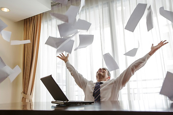 포토 JPG 서양인 외국인 백인 해외기획촬영 남자 2013년태국 40대 중년 비즈니스 탁자 호텔 스트레스 실내 한명 사람 정장 상반신 성인 앞모습 노트북 올려보기 직장인 비즈니스맨 던지기 문서 남자만 남자한명만 성인남자만 성인한명만 성인남자한명만 중년만 중년남자만 중년남자한명만 성인만 국내포토 직업 1 옷 뷰포인트 가구 모션 숙소 인종 내부 전자제품 파일형식