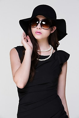 포토 JPG 스튜디오촬영 서양인 외국인 백인 해외기획촬영 모자 우먼라이프 라이프스타일 드레스 여자 2013년태국 모션 실내 한명 서기 사람 손짓 상반신 20대 성인 앞모습 쇼핑 선글라스 섹시 우아함 여자만 성인한명만 성인여자한명만 국내포토 1 잡화 옷 안경 뷰포인트 컨셉 인종 청년 내부 생활 여자한명만 성인여자만 성인만 파일형식