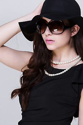 포토 JPG 스튜디오촬영 서양인 외국인 백인 해외기획촬영 모자 우먼라이프 라이프스타일 드레스 여자 2013년태국 모션 실내 한명 서기 사람 손짓 상반신 20대 성인 앞모습 쇼핑 선글라스 섹시 손들기 우아함 여자만 성인한명만 성인여자한명만 국내포토 1 잡화 옷 안경 뷰포인트 컨셉 인종 청년 내부 생활 여자한명만 성인여자만 성인만 파일형식