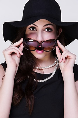 포토 JPG 스튜디오촬영 서양인 외국인 백인 해외기획촬영 모자 우먼라이프 라이프스타일 드레스 여자 2013년태국 모션 실내 한명 서기 사람 손짓 상반신 20대 성인 앞모습 쇼핑 선글라스 섹시 놀람 우아함 여자만 성인한명만 성인여자한명만 국내포토 1 잡화 옷 감정 안경 뷰포인트 컨셉 표정 인종 청년 내부 생활 여자한명만 성인여자만 성인만 파일형식