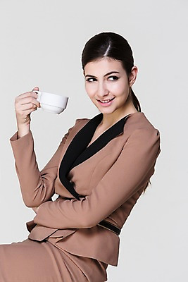 포토 JPG 스튜디오촬영 서양인 외국인 백인 해외기획촬영 여자 여유 커피 2013년태국 비즈니스 모션 휴식 실내 한명 미소 들기 사람 정장 상반신 20대 성인 비즈니스우먼 커피잔 여자만 성인한명만 성인여자한명만 국내포토 1 옷 감정 음료 컨셉 잔 표정 인종 청년 내부 직장인 여자한명만 성인여자만 성인만 파일형식