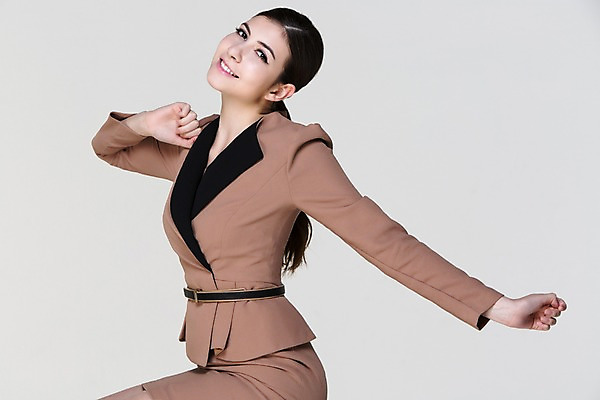 포토 JPG 스튜디오촬영 서양인 외국인 백인 해외기획촬영 여자 2013년태국 비즈니스 모션 실내 한명 미소 사람 정장 손짓 상반신 20대 성인 옆모습 걷기 비즈니스우먼 여자만 성인한명만 성인여자한명만 국내포토 1 옷 뷰포인트 표정 인종 청년 내부 직장인 여자한명만 성인여자만 성인만 파일형식