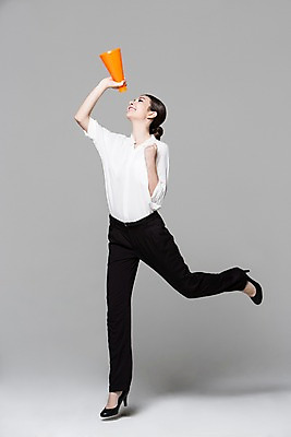 포토 JPG 스튜디오촬영 전신 서양인 외국인 백인 해외기획촬영 여자 2013년태국 비즈니스 모션 실내 한명 들기 사람 20대 성인 앞모습 점프 확성기 외침 기쁨 비즈니스우먼 여자만 성인한명만 성인여자한명만 국내포토 1 감정 뷰포인트 인종 청년 내부 소리 직장인 여자한명만 성인여자만 성인만 파일형식