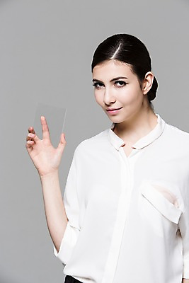 포토 JPG 스튜디오촬영 서양인 외국인 백인 해외기획촬영 여자 2013년태국 비즈니스 모션 알림판 실내 한명 서기 미소 들기 사람 상반신 20대 성인 앞모습 비즈니스우먼 여자만 성인한명만 성인여자한명만 국내포토 1 뷰포인트 표정 인종 청년 내부 직장인 여자한명만 성인여자만 성인만 파일형식