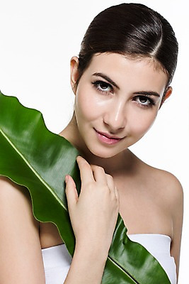 포토 JPG 스튜디오촬영 서양인 외국인 백인 해외기획촬영 우먼라이프 라이프스타일 여자 2013년태국 모션 나뭇잎 실내 한명 미소 들기 사람 상반신 20대 성인 앞모습 뷰티 우아함 매끈함 튜브탑 의료성형뷰티 여자만 성인한명만 성인여자한명만 국내포토 1 뷰포인트 컨셉 상의 잎 표정 인종 청년 내부 생활 감각 여자한명만 성인여자만 성인만 파일형식