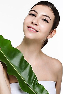 포토 JPG 스튜디오촬영 서양인 외국인 백인 해외기획촬영 우먼라이프 라이프스타일 여자 2013년태국 모션 나뭇잎 실내 한명 미소 들기 사람 상반신 20대 성인 앞모습 뷰티 우아함 매끈함 튜브탑 의료성형뷰티 여자만 성인한명만 성인여자한명만 국내포토 1 뷰포인트 컨셉 상의 잎 표정 인종 청년 내부 생활 감각 여자한명만 성인여자만 성인만 파일형식