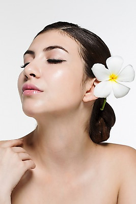 포토 JPG 스튜디오촬영 서양인 외국인 백인 해외기획촬영 우먼라이프 라이프스타일 여자 꽃 2013년태국 모션 실내 한명 사람 손짓 상반신 20대 성인 앞모습 뷰티 눈감음 우아함 매끈함 튜브탑 꽂음 의료성형뷰티 여자만 성인한명만 성인여자한명만 국내포토 식물 1 뷰포인트 컨셉 상의 인종 청년 내부 생활 감각 여자한명만 성인여자만 성인만 파일형식