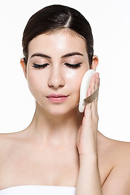 포토 JPG 스튜디오촬영 서양인 외국인 백인 해외기획촬영 우먼라이프 라이프스타일 여자 2013년태국 모션 실내 한명 사람 손짓 상반신 20대 성인 앞모습 화장 뷰티 눈감음 우아함 매끈함 튜브탑 퍼프 파우더퍼프 의료성형뷰티 여자만 성인한명만 성인여자한명만 두드리기 국내포토 1 뷰포인트 컨셉 상의 인종 청년 내부 생활 화장품 감각 여자한명만 성인여자만 성인만 파일형식