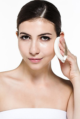 포토 JPG 스튜디오촬영 서양인 외국인 백인 해외기획촬영 우먼라이프 라이프스타일 여자 2013년태국 모션 실내 한명 미소 사람 손짓 상반신 20대 성인 앞모습 화장 뷰티 우아함 매끈함 튜브탑 퍼프 파우더퍼프 의료성형뷰티 여자만 성인한명만 성인여자한명만 두드리기 국내포토 1 뷰포인트 컨셉 상의 표정 인종 청년 내부 생활 화장품 감각 여자한명만 성인여자만 성인만 파일형식