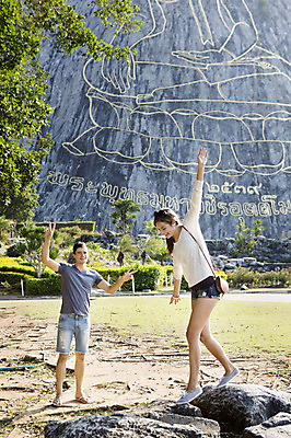 포토 JPG 주간 전신 서양인 외국인 백인 해외기획촬영 커플 여자 남자 행복 여유 커플라이프 여행 포즈 데이트 장난 2014년태국 서기 미소 사람 손짓 20대 성인 야외 두명 앞모습 옆모습 관광지 선글라스 돌_바위 바위 체험 불상 즐거움 벽화 브이 황금절벽사원 청년만 성인만 국내포토 자연요소 라이프스타일 감정 안경 뷰포인트 컨셉 불교 관계 모션 파타야 표정 인종 청년 그림 파일형식