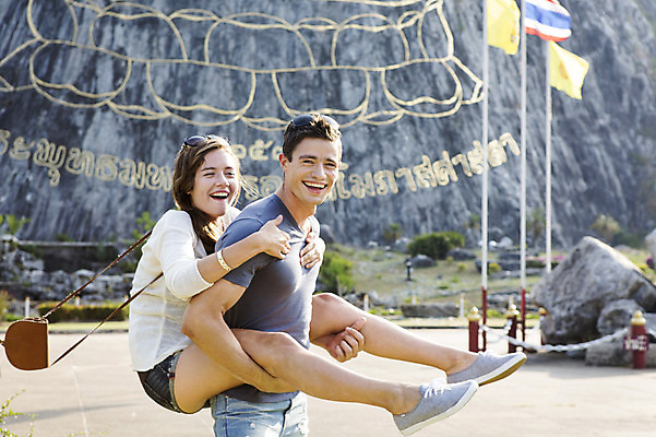 포토 JPG 주간 전신 서양인 외국인 백인 해외기획촬영 커플 여자 남자 행복 여유 커플라이프 여행 데이트 장난 2014년태국 서기 미소 사람 상반신 20대 성인 야외 두명 옆모습 관광지 체험 불상 즐거움 벽화 업기 황금절벽사원 청년만 성인만 국내포토 자연요소 라이프스타일 감정 뷰포인트 컨셉 불교 관계 모션 파타야 표정 인종 청년 그림 파일형식