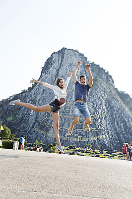 포토 JPG 주간 전신 서양인 외국인 백인 해외기획촬영 커플 여자 남자 행복 여유 커플라이프 여행 데이트 장난 팔벌리기 2014년태국 미소 사람 손짓 20대 성인 야외 두명 앞모습 관광지 점프 체험 불상 즐거움 벽화 황금절벽사원 청년만 성인만 국내포토 자연요소 라이프스타일 감정 뷰포인트 컨셉 불교 관계 모션 파타야 표정 인종 청년 그림 파일형식