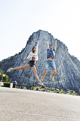 포토 JPG 주간 전신 서양인 외국인 백인 해외기획촬영 커플 여자 남자 행복 여유 커플라이프 여행 데이트 팔벌리기 2014년태국 서기 미소 사람 손짓 20대 성인 야외 두명 앞모습 관광지 점프 체험 불상 즐거움 벽화 황금절벽사원 청년만 성인만 국내포토 자연요소 라이프스타일 감정 뷰포인트 컨셉 불교 관계 모션 파타야 표정 인종 청년 그림 파일형식