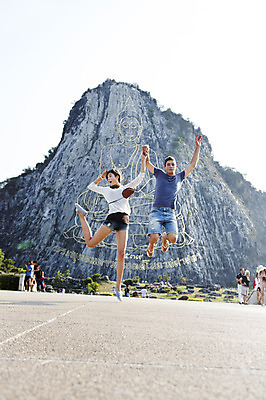 포토 JPG 주간 전신 서양인 외국인 백인 해외기획촬영 커플 여자 남자 행복 여유 커플라이프 여행 2014년태국 미소 사람 손짓 20대 성인 야외 두명 앞모습 관광지 손잡기 점프 체험 불상 즐거움 벽화 손뻗기 황금절벽사원 청년만 성인만 국내포토 자연요소 라이프스타일 감정 뷰포인트 컨셉 불교 관계 모션 파타야 표정 인종 청년 그림 파일형식