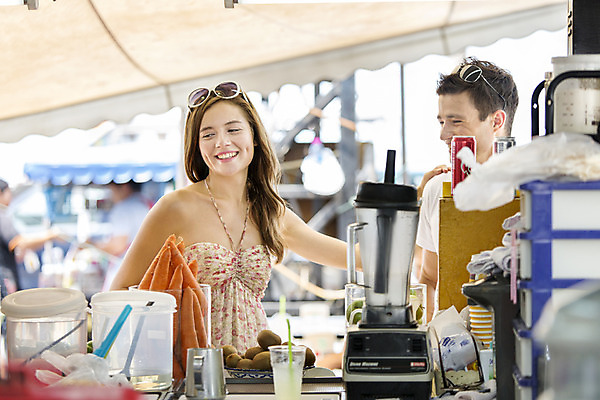포토 JPG 주간 서양인 외국인 백인 해외기획촬영 커플 여자 남자 행복 여유 음료 커플라이프 여행 데이트 2014년태국 서기 미소 사람 상반신 20대 성인 야외 두명 앞모습 선글라스 상점 주스 과일주스 즐거움 청년만 성인만 국내포토 자연요소 라이프스타일 감정 안경 뷰포인트 과일 관계 모션 표정 인종 청년 파일형식