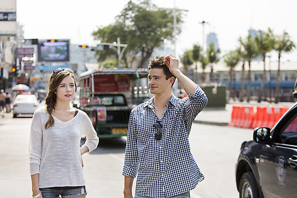 포토 JPG 주간 서양인 외국인 백인 해외기획촬영 라이프스타일 커플 여자 남자 행복 여유 커플라이프 여행 허리손 데이트 자동차 휴식 함께함 2014년태국 서기 사람 상반신 20대 성인 야외 두명 앞모습 선글라스 즐거움 히치하이킹 청년만 성인만 국내포토 자연요소 감정 안경 육상교통 뷰포인트 포즈 컨셉 관계 모션 인종 청년 생활 파일형식