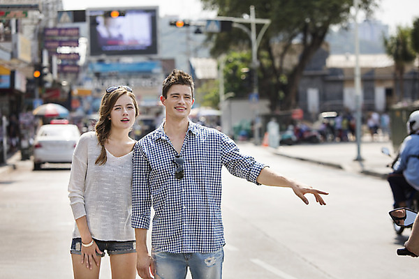 포토 JPG 주간 서양인 외국인 백인 해외기획촬영 라이프스타일 커플 여자 남자 행복 여유 커플라이프 여행 데이트 자동차 휴식 함께함 2014년태국 서기 미소 사람 손짓 상반신 20대 성인 야외 두명 앞모습 선글라스 즐거움 히치하이킹 청년만 성인만 국내포토 자연요소 감정 안경 육상교통 뷰포인트 컨셉 관계 모션 표정 인종 청년 생활 파일형식