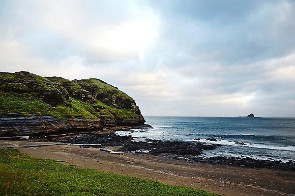 포토 JPG 주간 구름 섬 하늘 한국 풍경 해변 사람없음 야외 제주도 용머리해안 국내포토 자연요소 아시아 바다 서귀포 파일형식