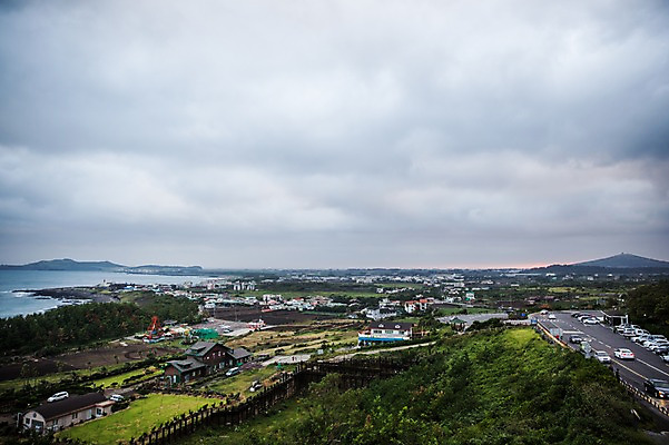 포토 JPG 주간 구름 섬 하늘 한국 풍경 사람없음 야외 제주도 마을 국내포토 자연요소 아시아 파일형식