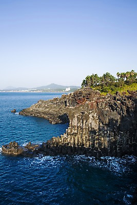 포토 JPG 주간 물결 바다 하늘 한국 풍경 사람없음 야외 제주도 절벽 돌_바위 바위 주상절리 국내포토 자연요소 아시아 파일형식