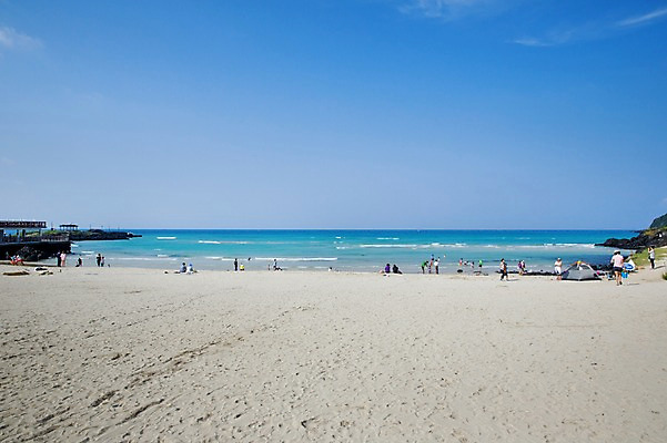 포토 JPG 주간 하늘 한국 풍경 여러명 해변 야외 모래사장 제주도 국내포토 자연요소 아시아 바다 다수 사람 파일형식
