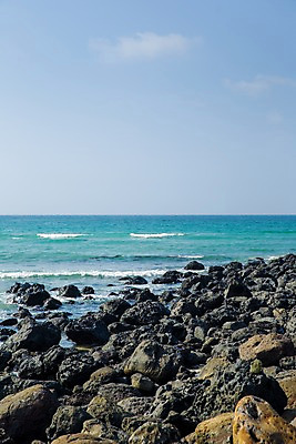 포토 JPG 주간 구름 물결 하늘 한국 풍경 해변 사람없음 야외 제주도 돌_바위 바위 국내포토 자연요소 아시아 바다 파일형식