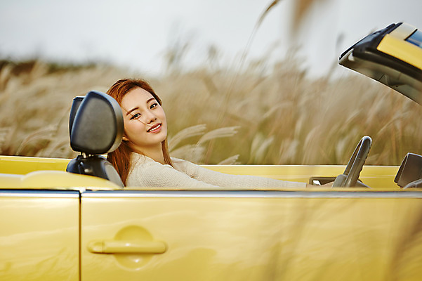 포토 JPG 주간 여자 여유 여행 자동차 한국 한명 미소 사람 앉기 동양인 상반신 20대 성인 야외 제주도 운전 한국인 오픈카 상쾌 억새 억새밭 여자만 여자한명만 성인여자만 청년만 청년여자만 성인한명만 청년여자한명만 성인여자한명만 성인만 국내포토 자연요소 식물 1 감정 아시아 육상교통 모션 승용차 표정 인종 청년 파일형식