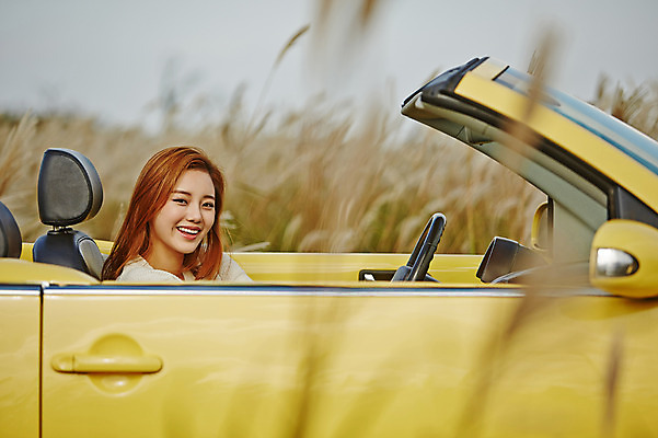 포토 JPG 주간 여자 여유 여행 자동차 한국 한명 미소 사람 앉기 동양인 상반신 20대 성인 야외 제주도 한국인 오픈카 상쾌 억새 여자만 여자한명만 성인여자만 청년만 청년여자만 성인한명만 청년여자한명만 성인여자한명만 성인만 국내포토 자연요소 식물 1 감정 아시아 육상교통 모션 승용차 표정 인종 청년 파일형식