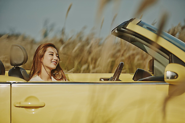 포토 JPG 주간 여자 여유 여행 자동차 한국 한명 미소 사람 앉기 동양인 상반신 20대 성인 야외 제주도 한국인 오픈카 상쾌 억새 여자만 여자한명만 성인여자만 청년만 청년여자만 성인한명만 청년여자한명만 성인여자한명만 성인만 국내포토 자연요소 식물 1 감정 아시아 육상교통 모션 승용차 표정 인종 청년 파일형식