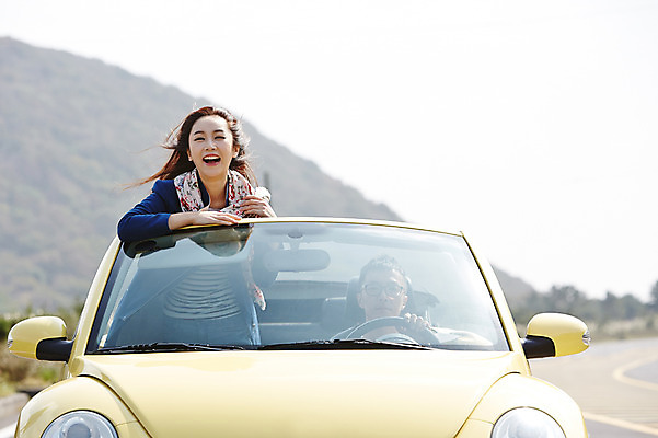 포토 JPG 주간 여자 여유 여행 자동차 한국 서기 미소 사람 앉기 동양인 상반신 20대 성인 야외 두명 앞모습 제주도 운전 한국인 오픈카 상쾌 여자만 성인여자만 청년만 청년여자만 성인만 국내포토 자연요소 감정 아시아 육상교통 뷰포인트 모션 승용차 표정 인종 청년 파일형식